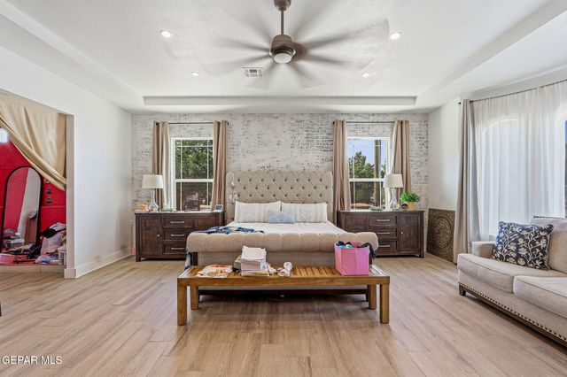 11670 Flor Del Rio Street, Socorro, TX 79927