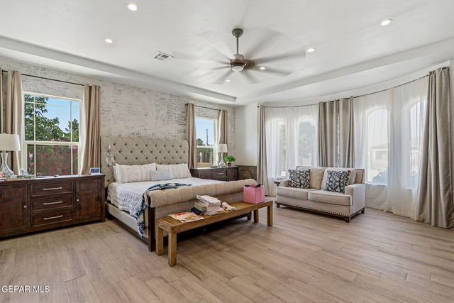 11670 Flor Del Rio Street, Socorro, TX 79927