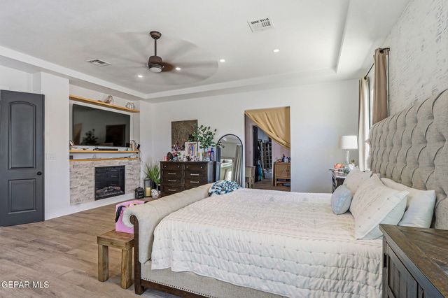 11670 Flor Del Rio Street, Socorro, TX 79927