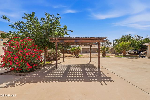 11670 Flor Del Rio Street, Socorro, TX 79927