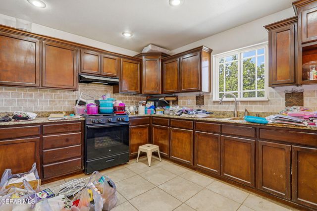 11670 Flor Del Rio Street, Socorro, TX 79927