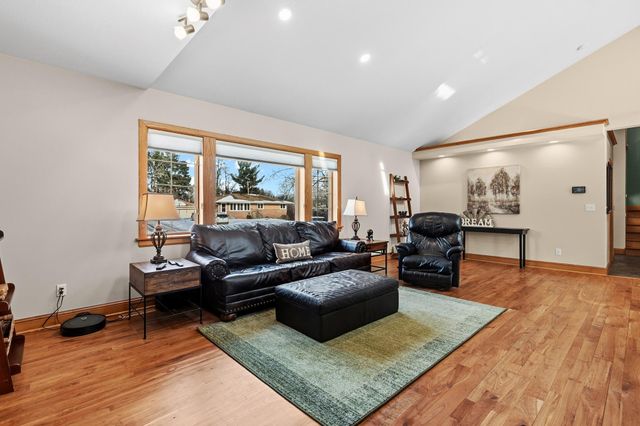 1432 Rose Place, Roseville, MN 55113