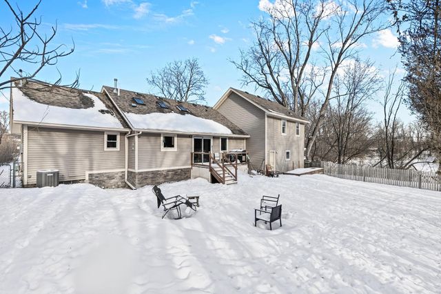 1432 Rose Place, Roseville, MN 55113