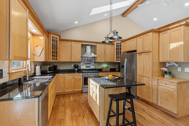 1432 Rose Place, Roseville, MN 55113