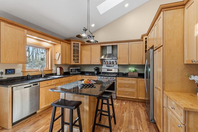 1432 Rose Place, Roseville, MN 55113