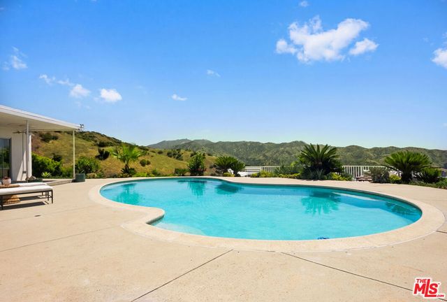 10418 Ormond Street, Sunland, CA 91040