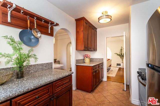 4118 5th Avenue, Los Angeles, CA 90008