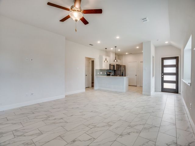 229 Town Park Avenue, Princeton, TX 75407