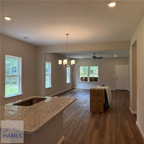 1302 Kentucky Street, Darien, GA 31305