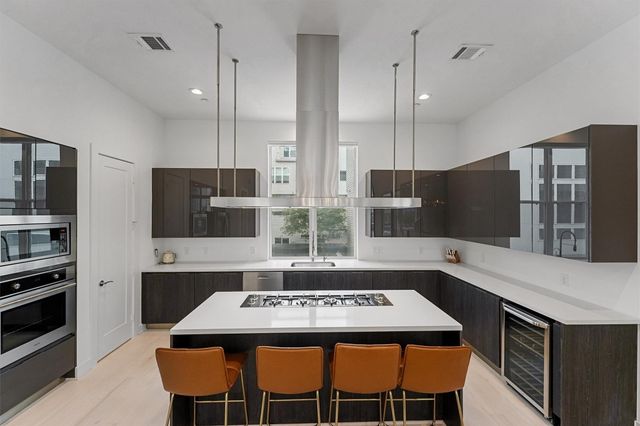 5854 E Post Oak Lane, Houston, TX 77055