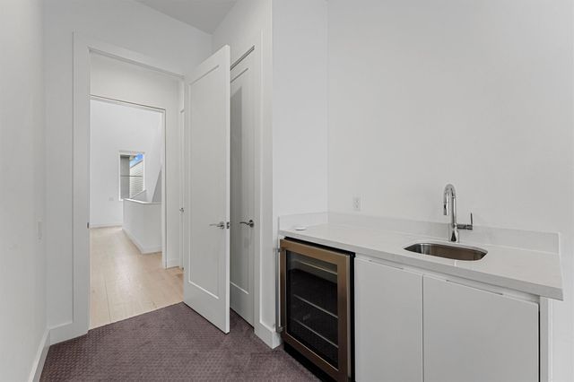 5854 E Post Oak Lane, Houston, TX 77055