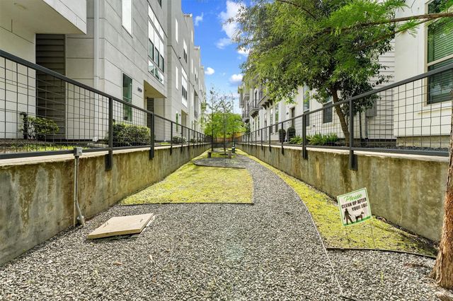 5854 E Post Oak Lane, Houston, TX 77055