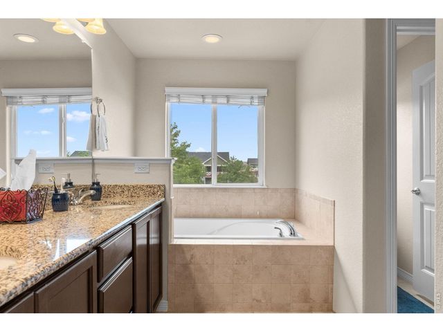 562 Dakota Ct, Windsor, CO 80550