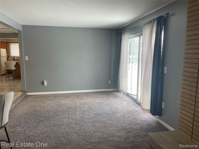 34639 Richard O Dr, Sterling Heights, MI 48310