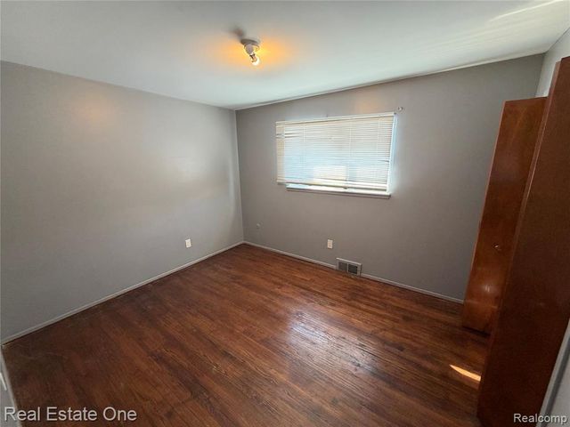 34639 Richard O Dr, Sterling Heights, MI 48310