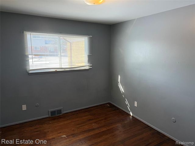 34639 Richard O Dr, Sterling Heights, MI 48310