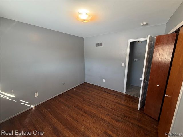 34639 Richard O Dr, Sterling Heights, MI 48310