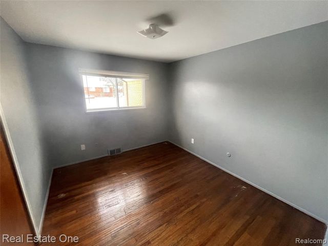 34639 Richard O Dr, Sterling Heights, MI 48310