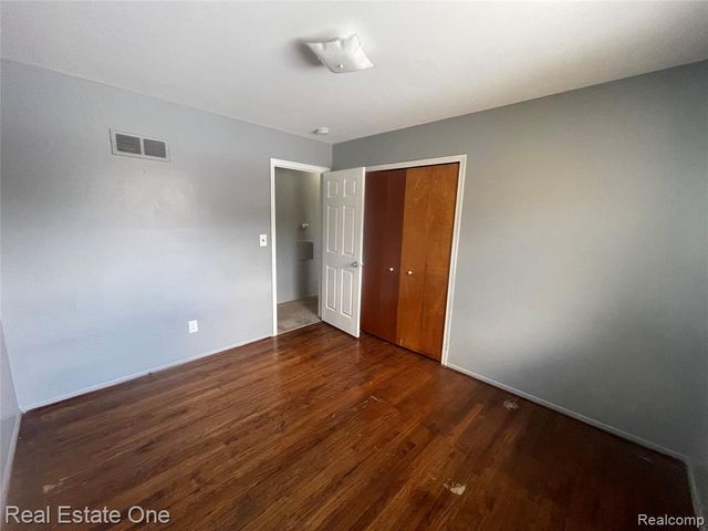 34639 Richard O Dr, Sterling Heights, MI 48310