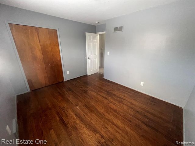 34639 Richard O Dr, Sterling Heights, MI 48310