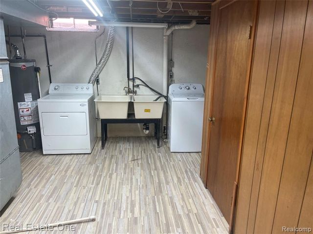 34639 Richard O Dr, Sterling Heights, MI 48310