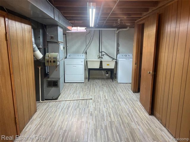 34639 Richard O Dr, Sterling Heights, MI 48310