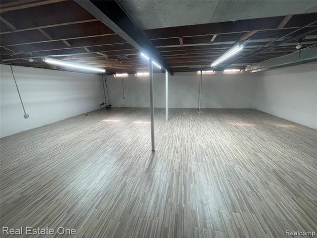 34639 Richard O Dr, Sterling Heights, MI 48310