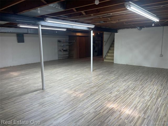 34639 Richard O Dr, Sterling Heights, MI 48310