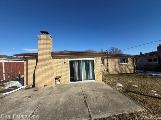 34639 Richard O Dr, Sterling Heights, MI 48310