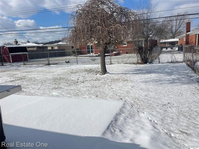 34639 Richard O Dr, Sterling Heights, MI 48310