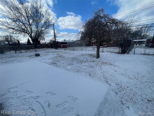 34639 Richard O Dr, Sterling Heights, MI 48310