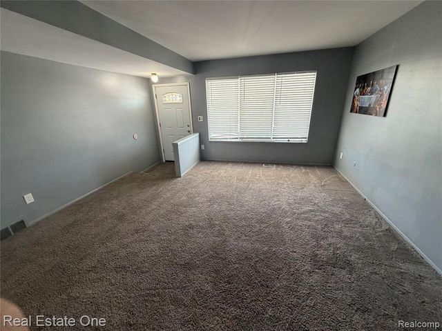 34639 Richard O Dr, Sterling Heights, MI 48310