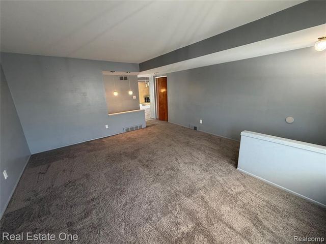 34639 Richard O Dr, Sterling Heights, MI 48310