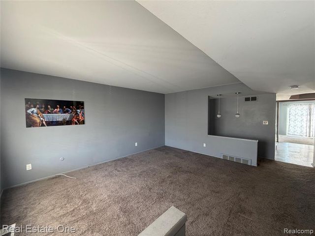 34639 Richard O Dr, Sterling Heights, MI 48310