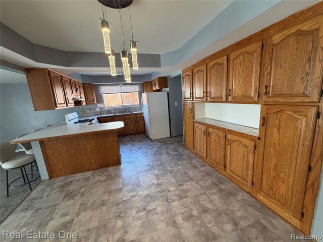 34639 Richard O Dr, Sterling Heights, MI 48310