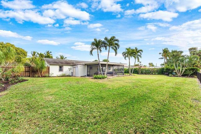 7332 Oakmont Drive, Lake Worth, FL 33467