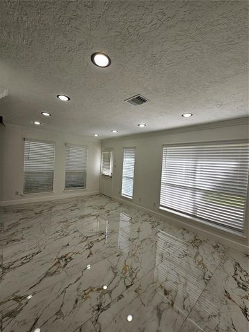 9207 Dairy View Lane, Houston, TX 77099