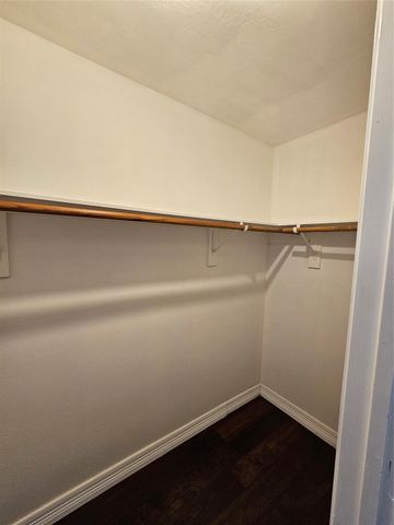 9207 Dairy View Lane, Houston, TX 77099