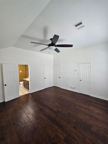 9207 Dairy View Lane, Houston, TX 77099