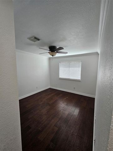 9207 Dairy View Lane, Houston, TX 77099