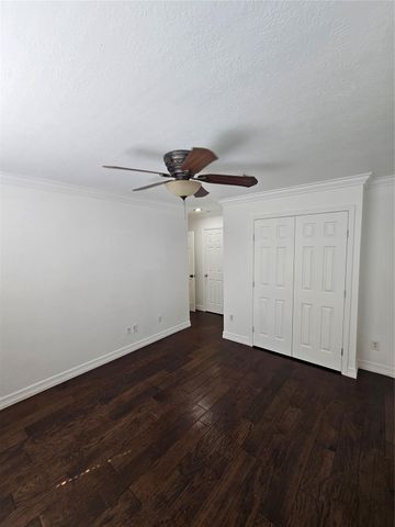 9207 Dairy View Lane, Houston, TX 77099