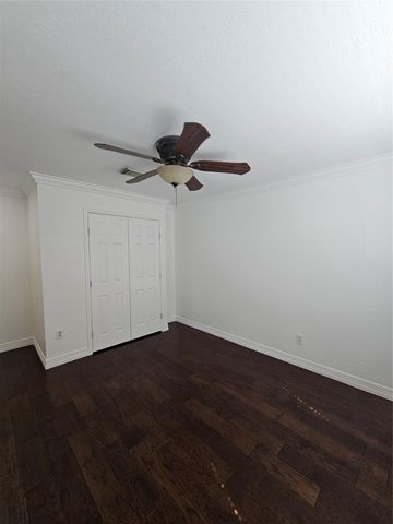 9207 Dairy View Lane, Houston, TX 77099