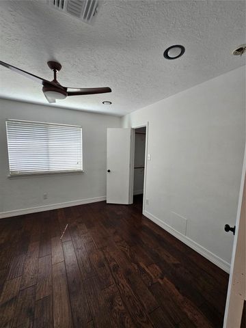 9207 Dairy View Lane, Houston, TX 77099