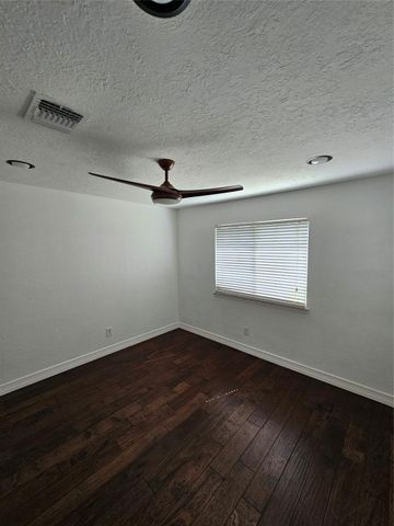 9207 Dairy View Lane, Houston, TX 77099