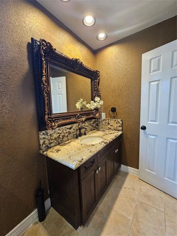 9207 Dairy View Lane, Houston, TX 77099