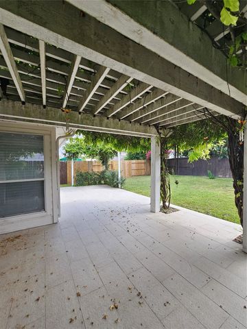 9207 Dairy View Lane, Houston, TX 77099