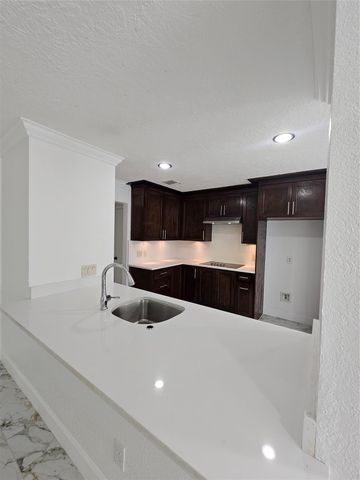 9207 Dairy View Lane, Houston, TX 77099