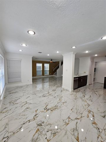 9207 Dairy View Lane, Houston, TX 77099