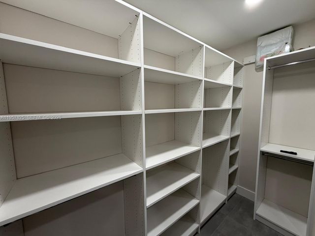 755 Falling Water Rd, Weston, FL 33326