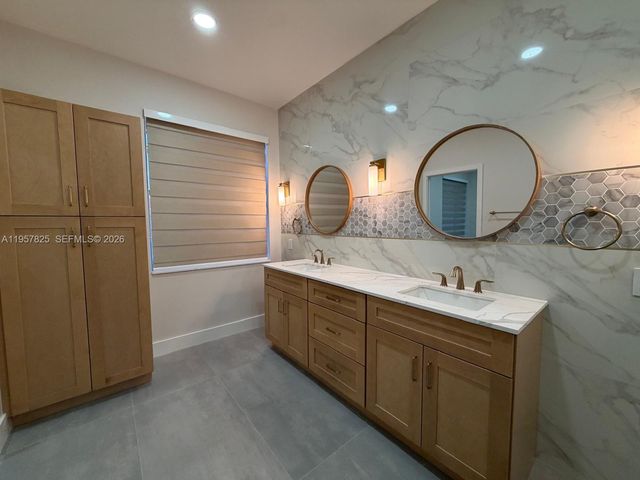 755 Falling Water Rd, Weston, FL 33326